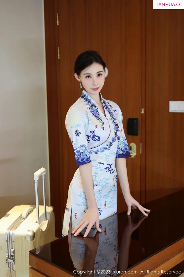 薛曼柔  [XiuRen]高清写真图 2023.10.09 No.7479 曼柔 空姐制服第2张图片